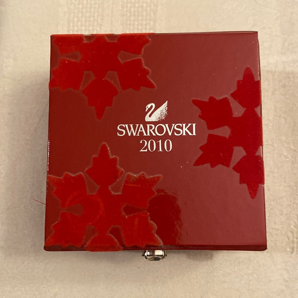 Swarovski 2010 red padded storage/jewelry box. Crystal closer